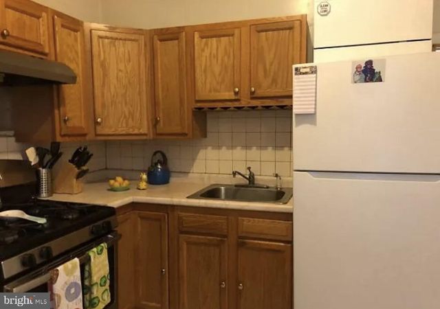 2070 E SOMERSET ST, Philadelphia, PA 19134