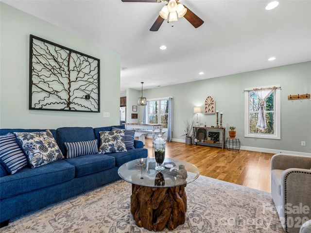 221 Courtland Place, Asheville, NC 28801