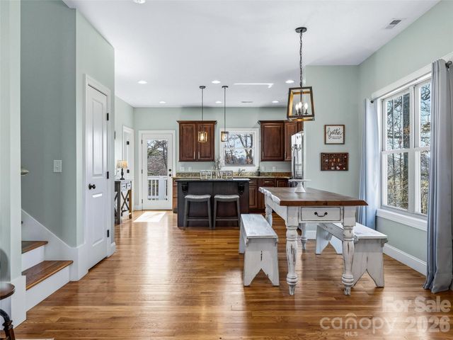 221 Courtland Place, Asheville, NC 28801