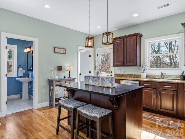 221 Courtland Place, Asheville, NC 28801