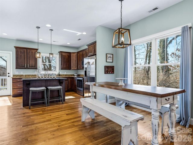 221 Courtland Place, Asheville, NC 28801