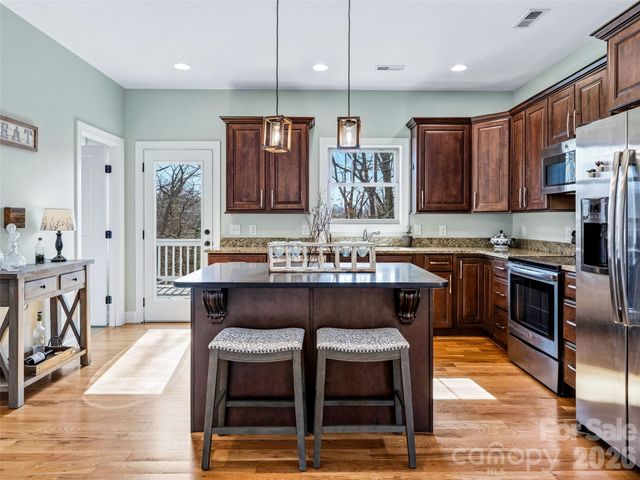 221 Courtland Place, Asheville, NC 28801