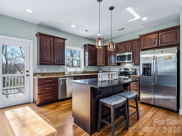 221 Courtland Place, Asheville, NC 28801