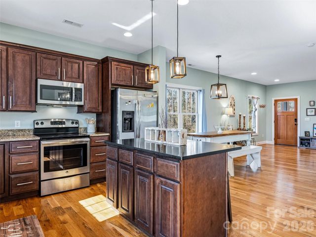 221 Courtland Place, Asheville, NC 28801