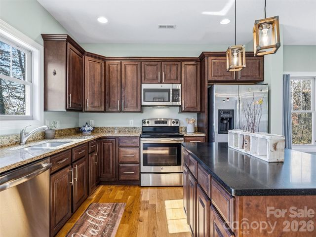 221 Courtland Place, Asheville, NC 28801