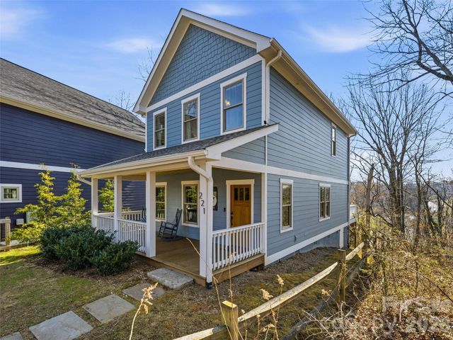 221 Courtland Place, Asheville, NC 28801