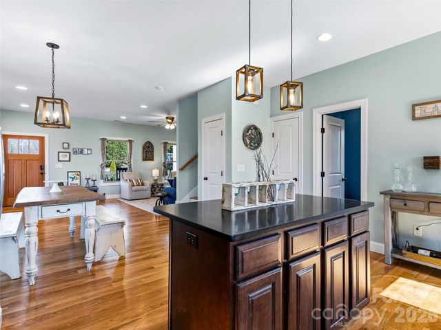 221 Courtland Place, Asheville, NC 28801