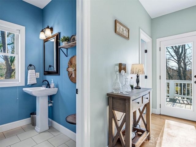 221 Courtland Place, Asheville, NC 28801