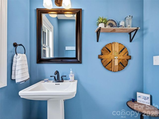 221 Courtland Place, Asheville, NC 28801