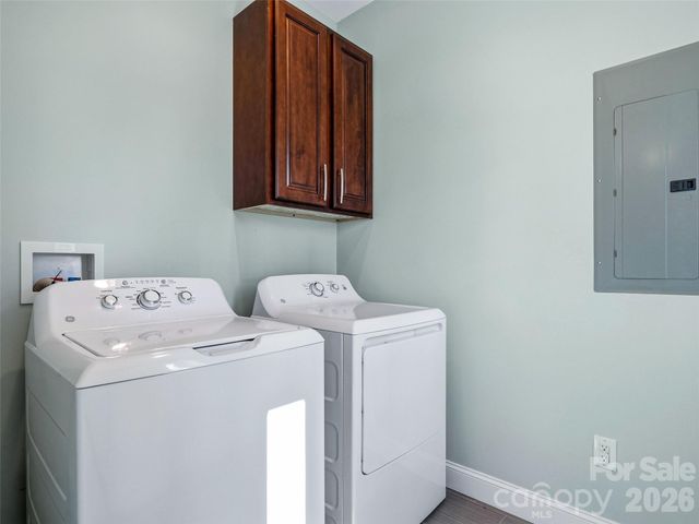 221 Courtland Place, Asheville, NC 28801