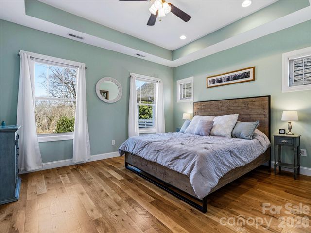 221 Courtland Place, Asheville, NC 28801