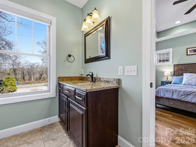 221 Courtland Place, Asheville, NC 28801