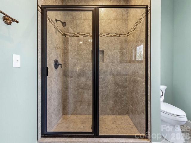 221 Courtland Place, Asheville, NC 28801