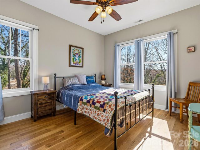 221 Courtland Place, Asheville, NC 28801