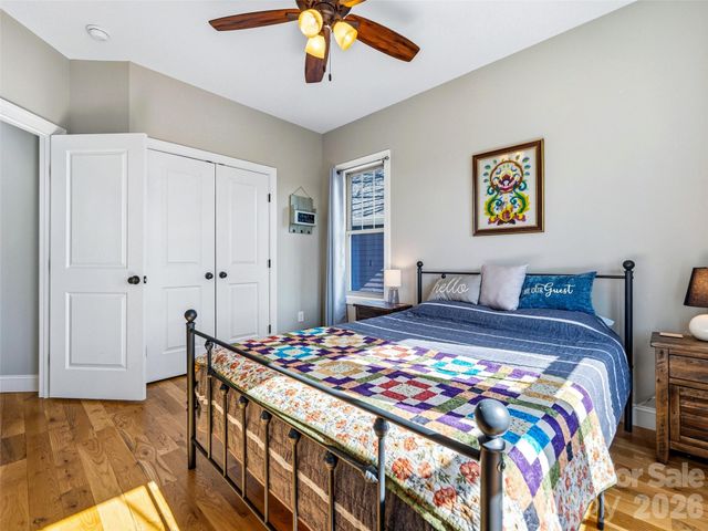 221 Courtland Place, Asheville, NC 28801