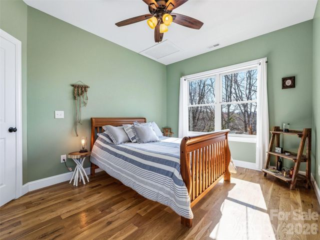 221 Courtland Place, Asheville, NC 28801