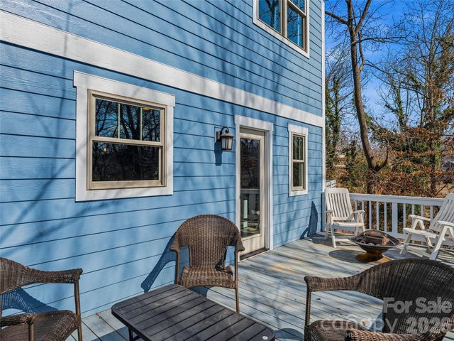 221 Courtland Place, Asheville, NC 28801