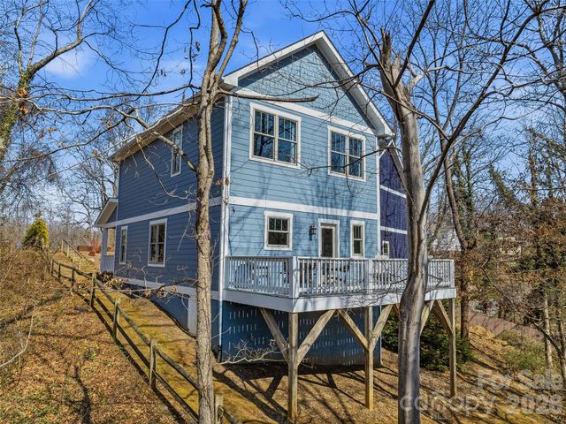 221 Courtland Place, Asheville, NC 28801