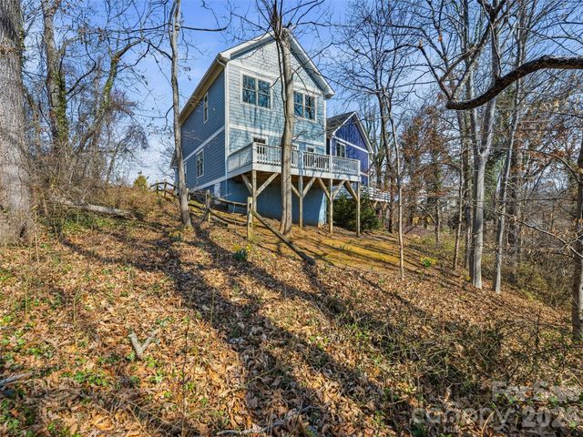 221 Courtland Place, Asheville, NC 28801