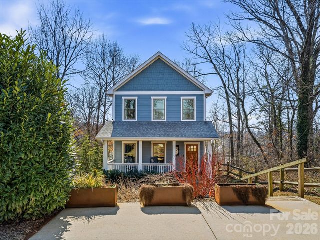 221 Courtland Place, Asheville, NC 28801