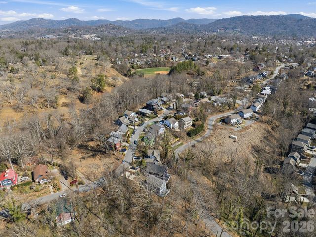 221 Courtland Place, Asheville, NC 28801