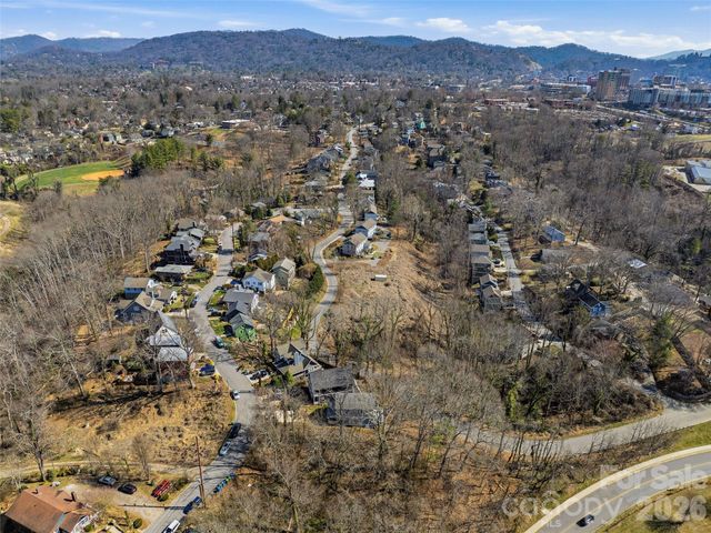 221 Courtland Place, Asheville, NC 28801