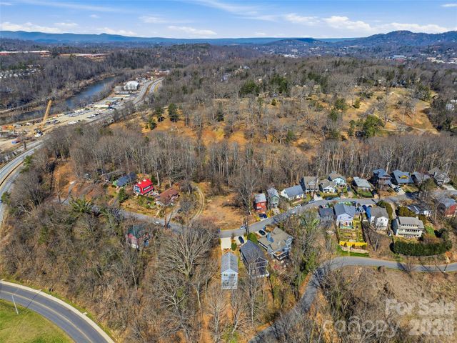 221 Courtland Place, Asheville, NC 28801