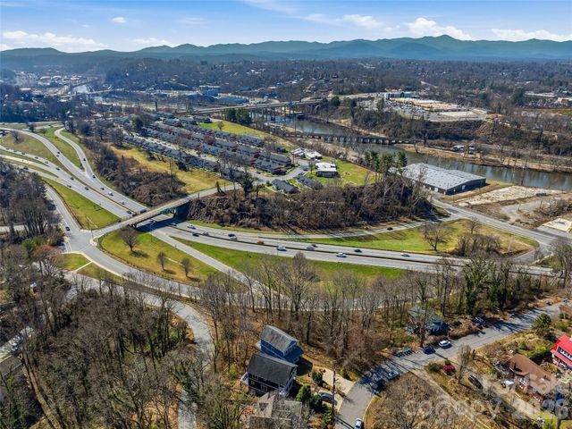 221 Courtland Place, Asheville, NC 28801