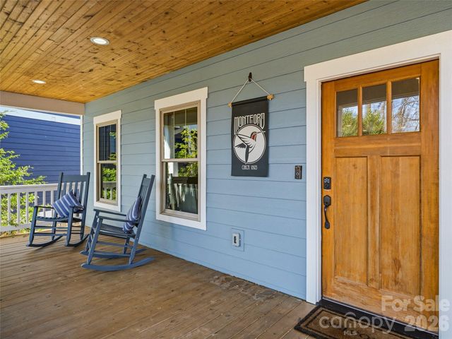 221 Courtland Place, Asheville, NC 28801