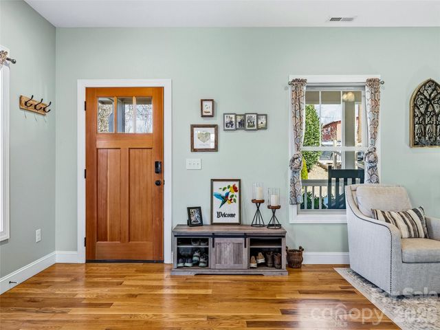 221 Courtland Place, Asheville, NC 28801