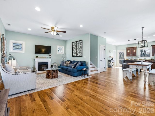 221 Courtland Place, Asheville, NC 28801