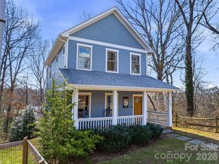 221 Courtland Place, Asheville, NC 28801
