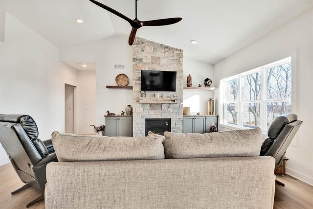 4147 Fox Forest Way, Deforest, WI 53532