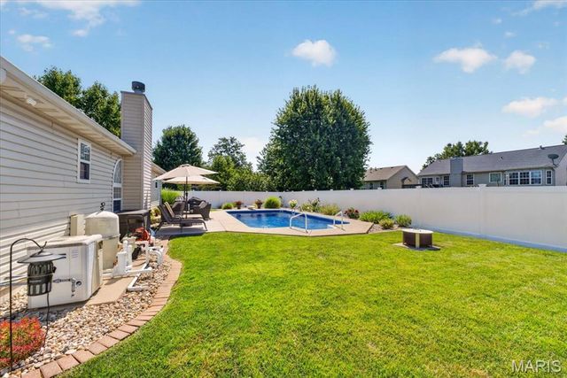 2714 Falcon Crest Drive, Edwardsville, IL 62025