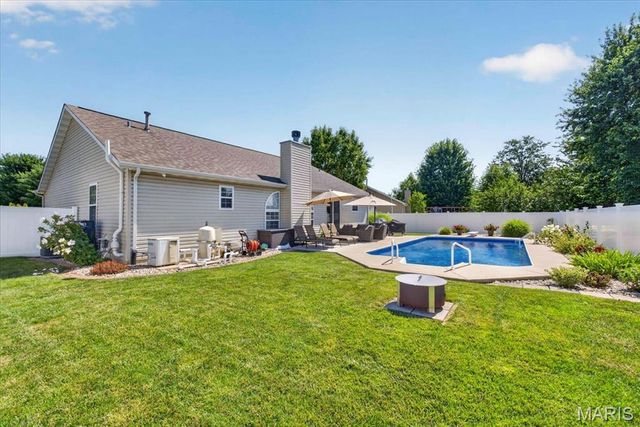 2714 Falcon Crest Drive, Edwardsville, IL 62025