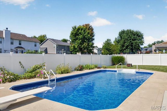 2714 Falcon Crest Drive, Edwardsville, IL 62025