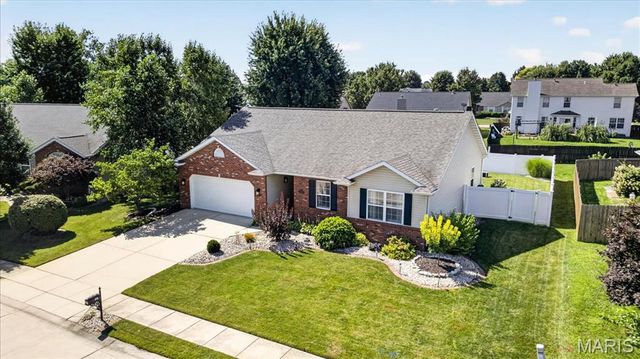 2714 Falcon Crest Drive, Edwardsville, IL 62025