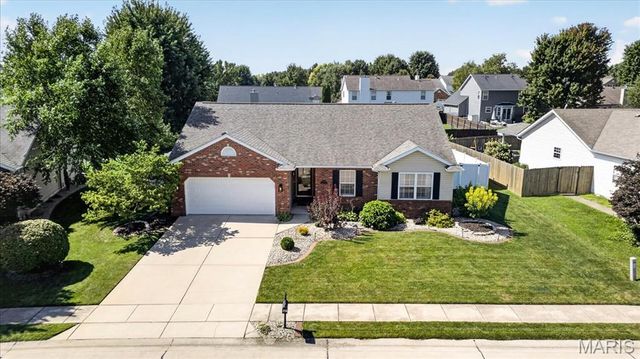 2714 Falcon Crest Drive, Edwardsville, IL 62025