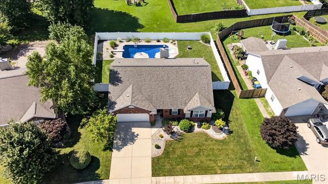 2714 Falcon Crest Drive, Edwardsville, IL 62025