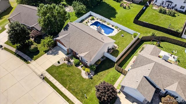 2714 Falcon Crest Drive, Edwardsville, IL 62025