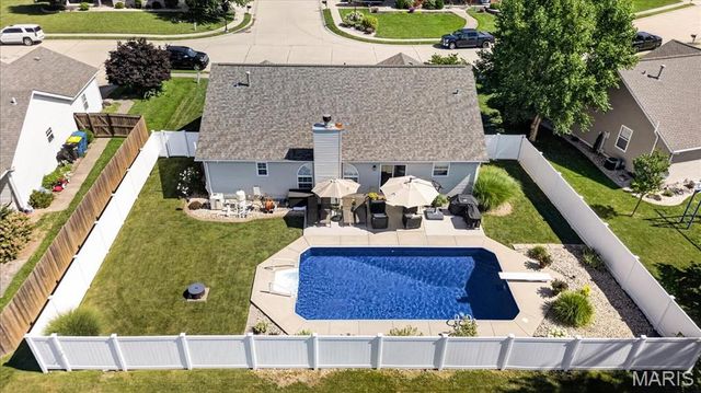 2714 Falcon Crest Drive, Edwardsville, IL 62025