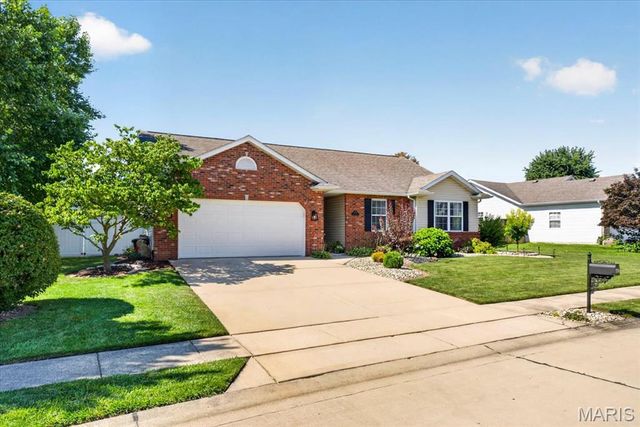 2714 Falcon Crest Drive, Edwardsville, IL 62025