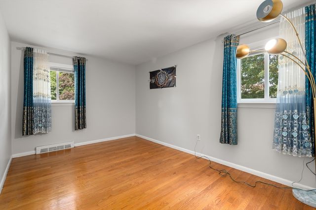 14 Richard Rd, Medway, MA 02053