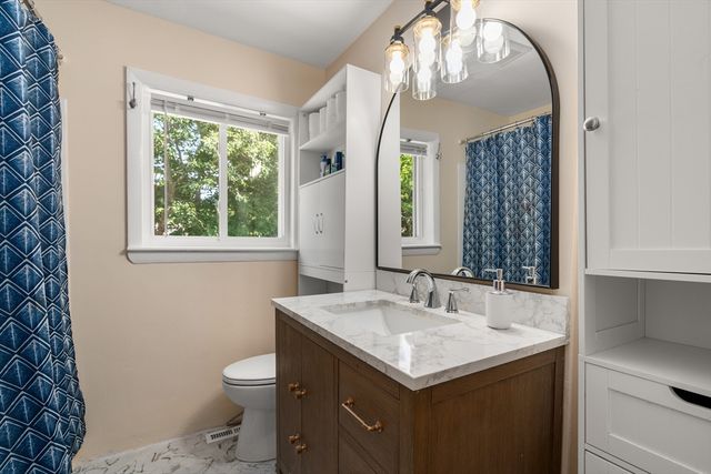 14 Richard Rd, Medway, MA 02053
