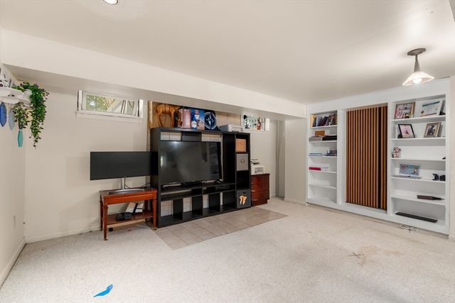 14 Richard Rd, Medway, MA 02053