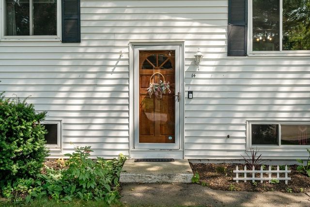 14 Richard Rd, Medway, MA 02053