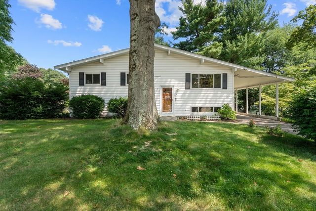 14 Richard Rd, Medway, MA 02053