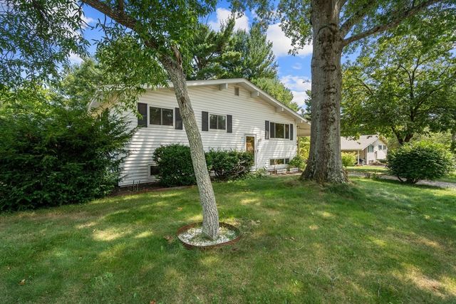 14 Richard Rd, Medway, MA 02053