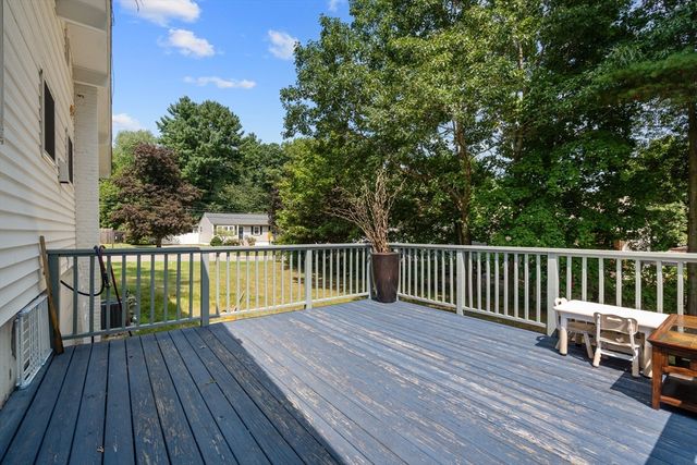 14 Richard Rd, Medway, MA 02053