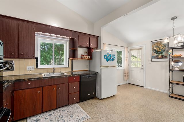 14 Richard Rd, Medway, MA 02053